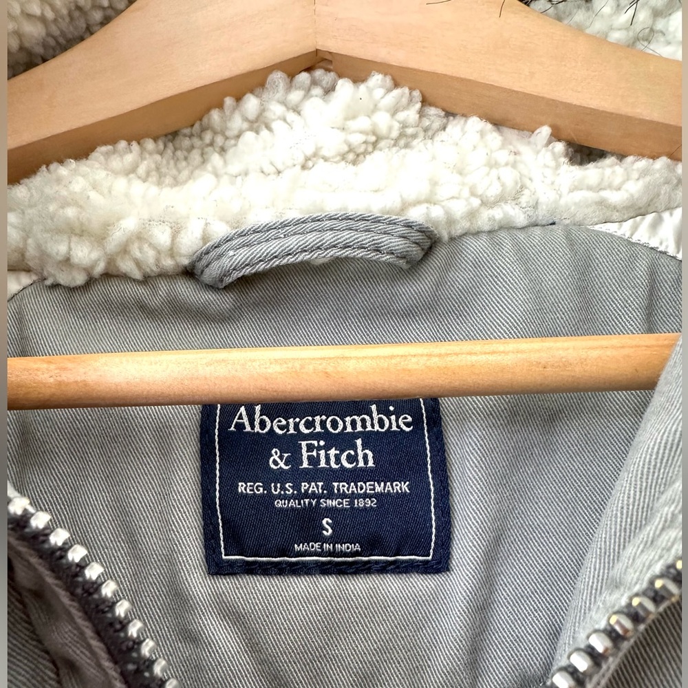 Abercrombie & Fitch Olive Utility Jacket with Fur Trimmed Hood - Picture 5 of 7